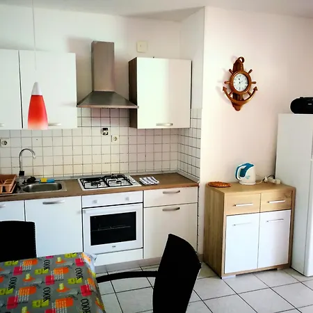 Apartments Luna Zuljana