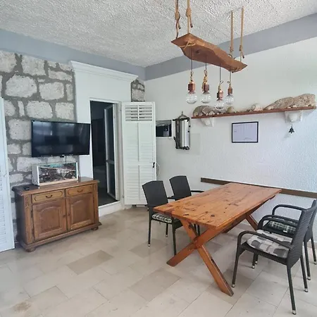 Apartment Apartments Luna Žuljana