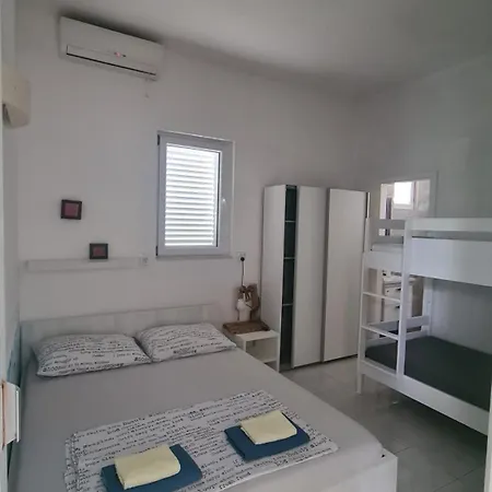 Apartment Apartments Luna Žuljana